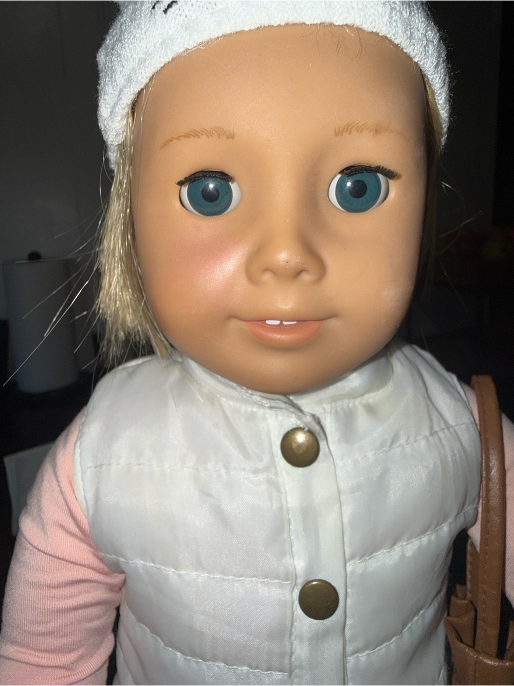 18" American Girl Doll Custom Blonde Short Hair with Bonus Winter Outfit & Purse - Picture 3 of 11